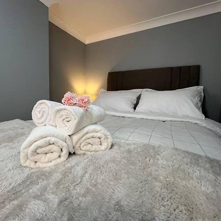 Modern With Stylish Terrace - Your London Oasis! المظهر الخارجي الصورة
