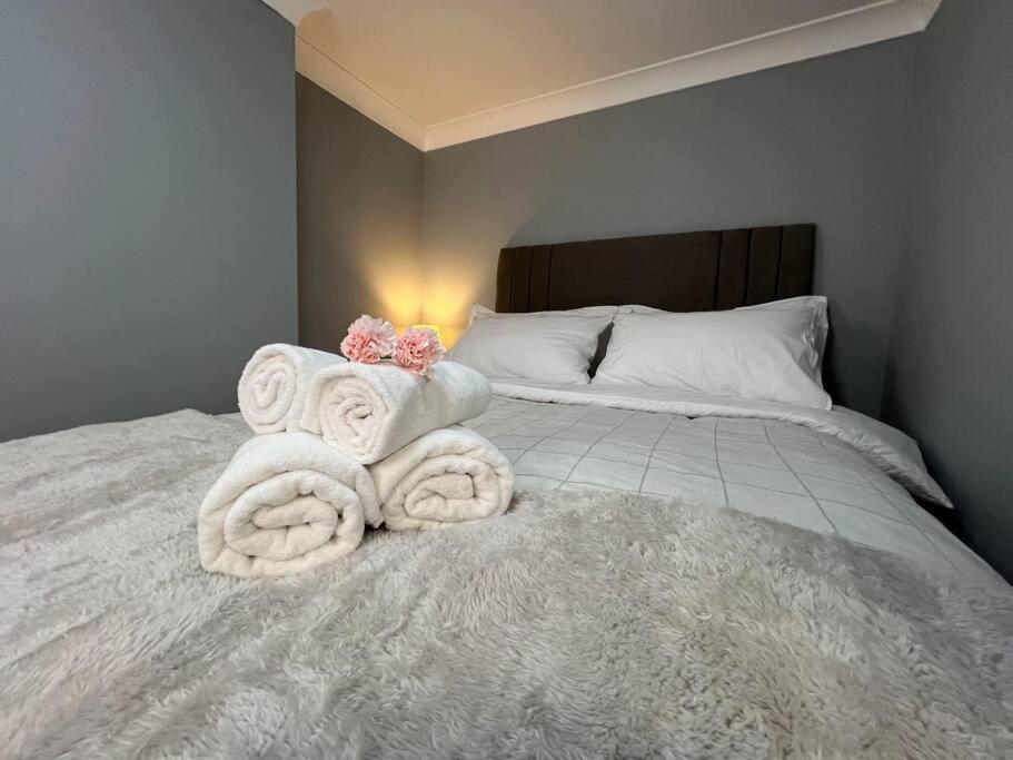 Modern With Stylish Terrace - Your London Oasis! المظهر الخارجي الصورة
